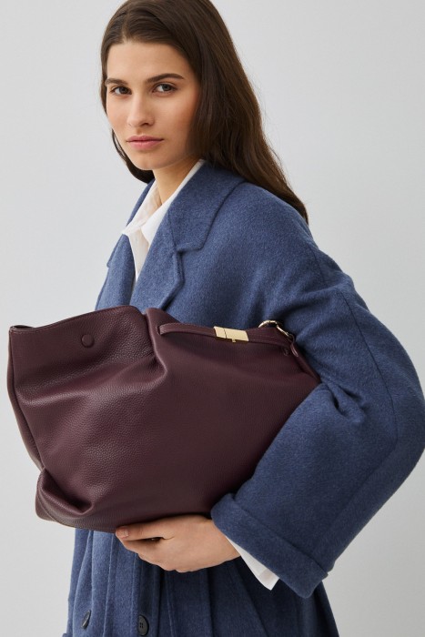 сумка из натуральной кожи от бренда снежная королева вид слева