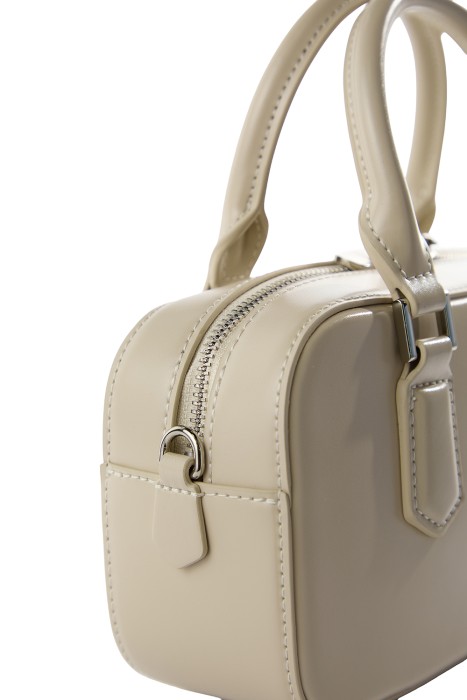 сумка из натуральной кожи от бренда снежная королева вид слева