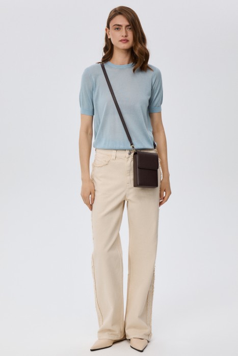 сумка из натуральной кожи от бренда снежная королева вид слева