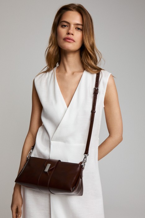 сумка из натуральной кожи от бренда снежная королева вид слева