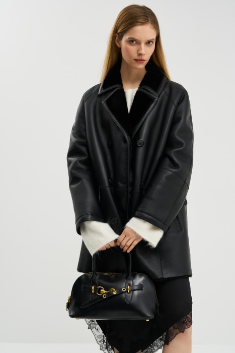 сумка из натуральной кожи от бренда снежная королева вид слева