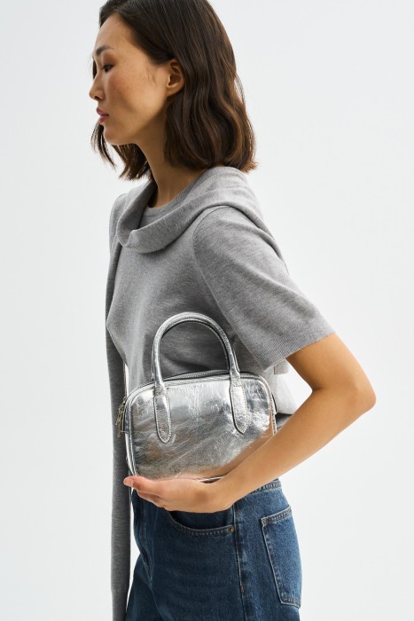 сумка из натуральной кожи от бренда снежная королева вид слева