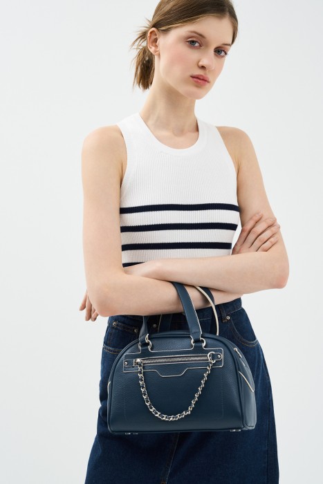 сумка из натуральной кожи от бренда снежная королева вид слева