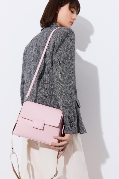 сумка из натуральной кожи от бренда снежная королева вид слева