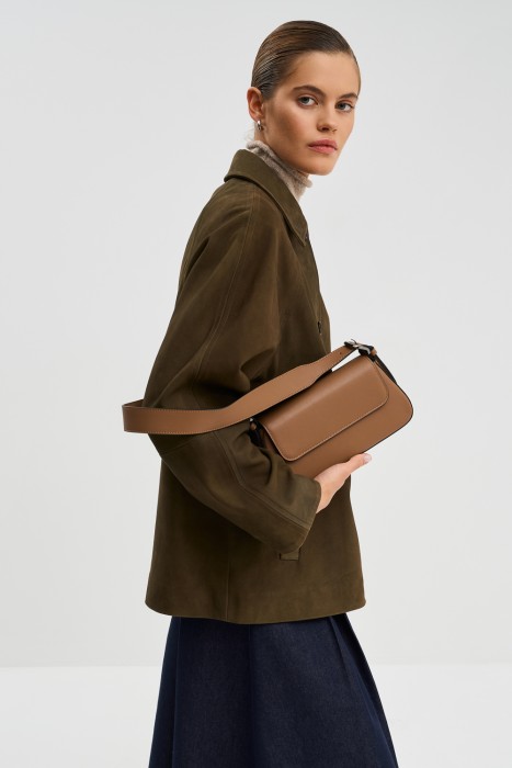 сумка из натуральной кожи от бренда снежная королева вид слева