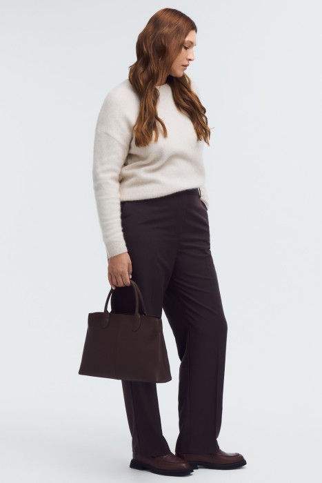 сумка из натуральной кожи от бренда снежная королева вид слева