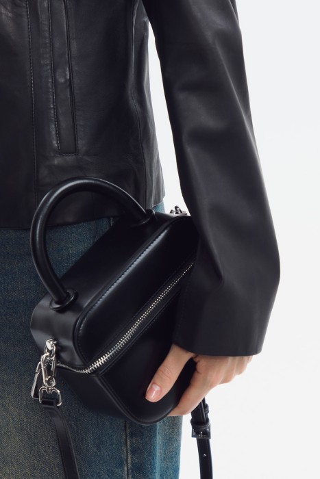 сумка из натуральной кожи от бренда снежная королева вид слева