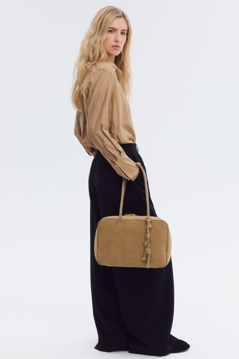 сумка из натуральной замши по цене 10400 руб вид справа