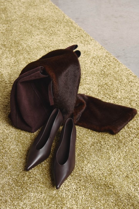 сумка из натуральной замши от бренда снежная королева вид слева