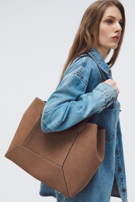 сумка из натуральной замши от бренда снежная королева вид слева