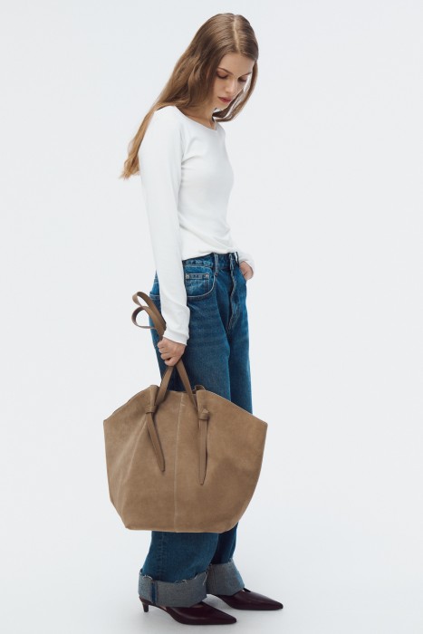 сумка из натуральной замши от бренда снежная королева вид слева