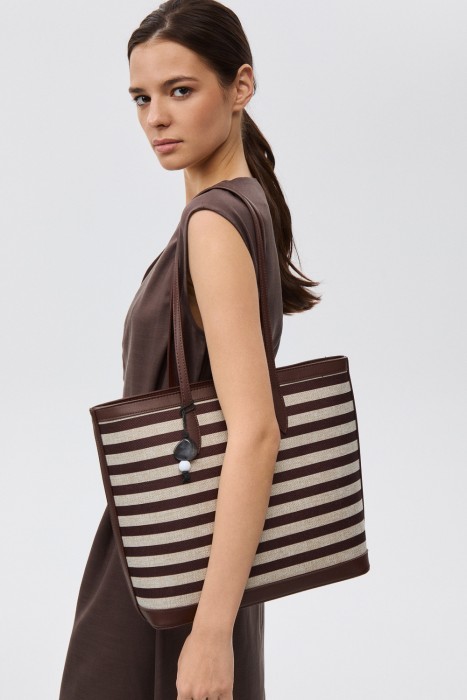 сумка из текстиля от бренда снежная королева вид слева