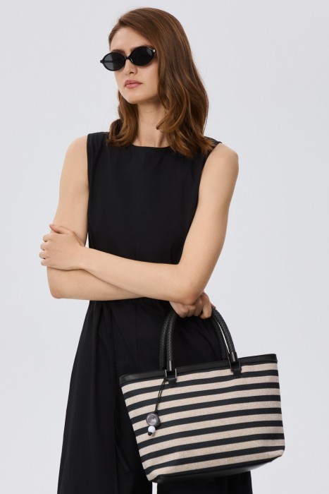 сумка из текстиля от бренда снежная королева вид слева