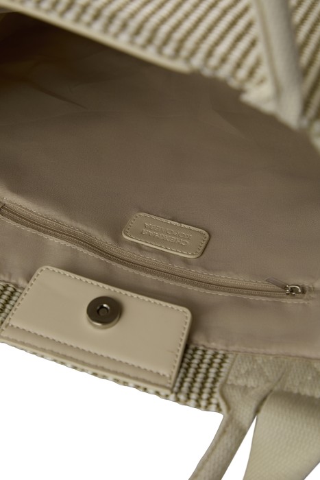 сумка из текстиля по цене 3680 руб вид справа