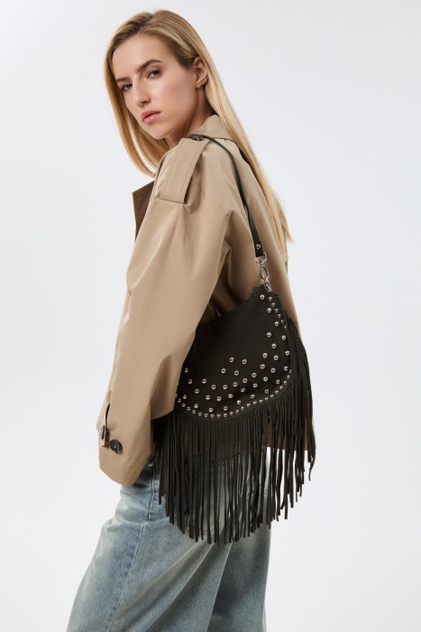 сумка с бахромой от бренда снежная королева вид слева