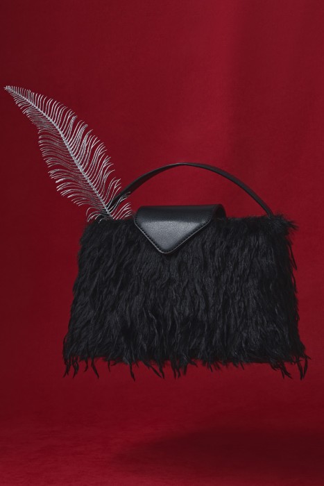 сумка с отделкой от бренда снежная королева вид слева