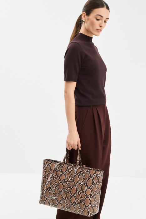 сумка шоппер из искусственной кожи от бренда снежная королева вид слева