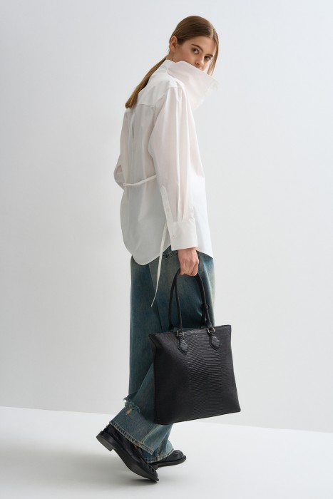 сумка шоппер из натуральной кожи от бренда снежная королева вид слева