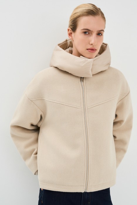 текстильная куртка с капюшоном от бренда снежная королева вид слева