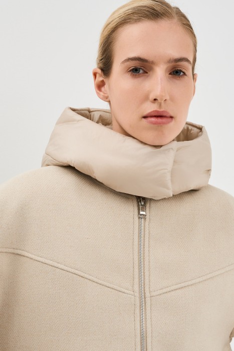 текстильная куртка с капюшоном из россии вид сбоку