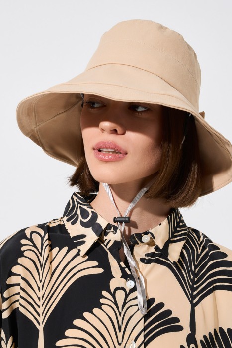 текстильная шляпа от бренда снежная королева вид слева