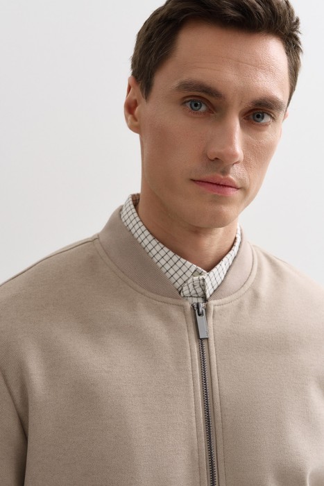 текстильный бомбер из россии вид сбоку