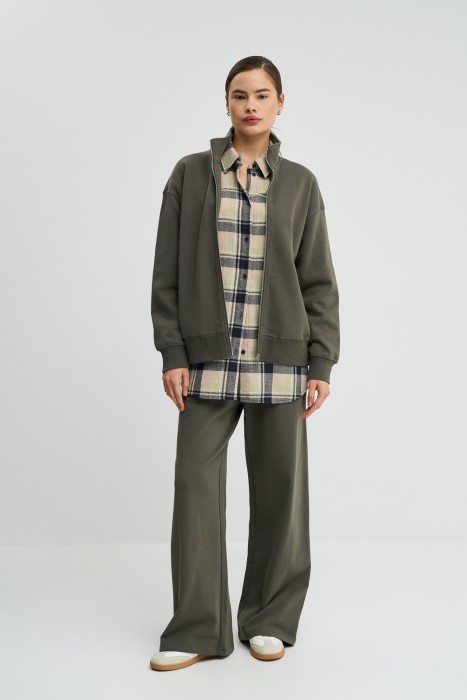 толстовка на молнии из россии вид сбоку