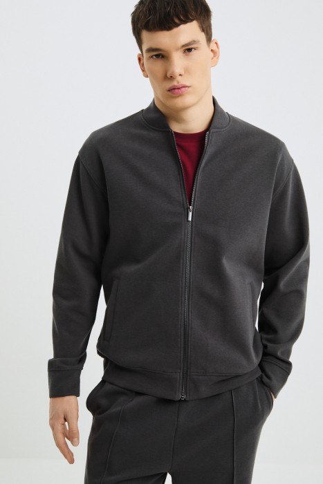 толстовка на молнии от бренда снежная королева вид слева