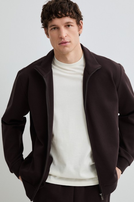 толстовка на молнии от бренда снежная королева вид слева