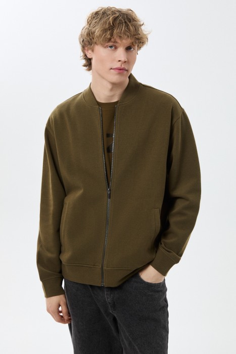 толстовка на молнии от бренда снежная королева вид слева