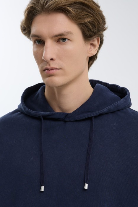 толстовка с капюшоном из россии вид сбоку