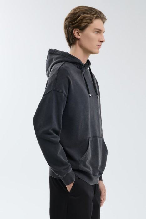 толстовка с капюшоном от бренда снежная королева вид слева