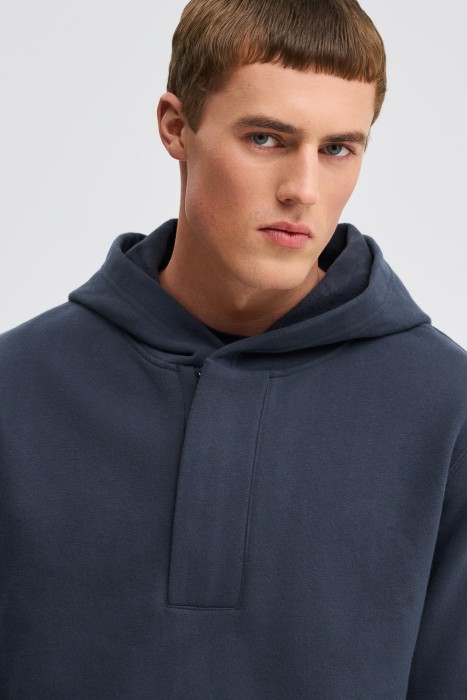 толстовка с капюшоном из россии вид сбоку