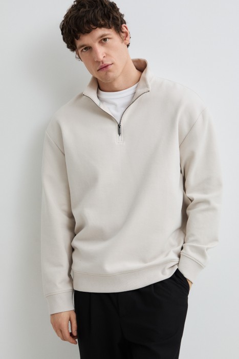 толстовка с молнией от бренда снежная королева вид слева