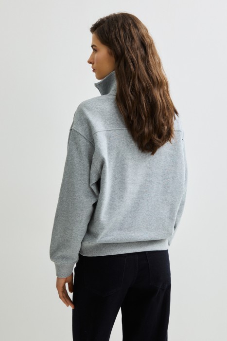 толстовка с надписью по цене 3210 руб вид справа