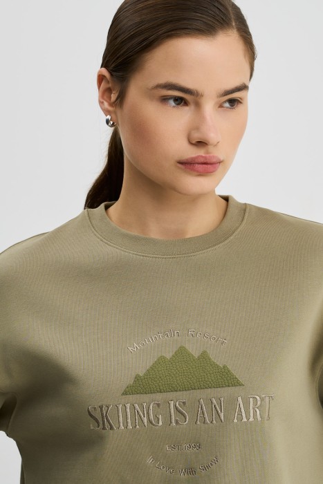 толстовка с надписью из россии вид сбоку