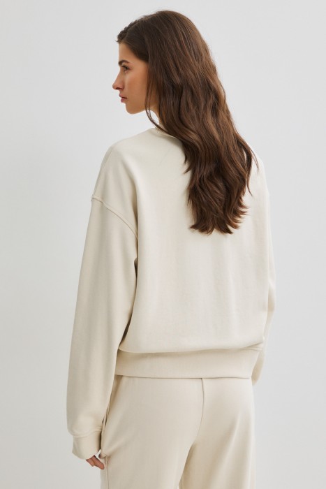 толстовка с надписью по цене 1860 руб вид справа