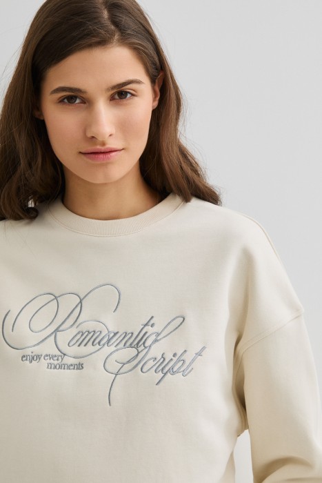 толстовка с надписью из россии вид сбоку