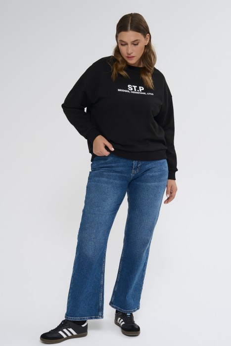 толстовка с принтом от бренда снежная королева вид слева