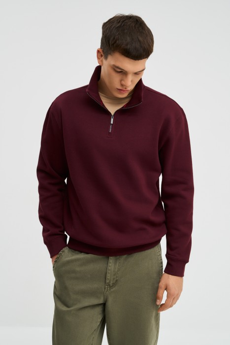 толстовка с воротником на молнии от бренда снежная королева вид слева