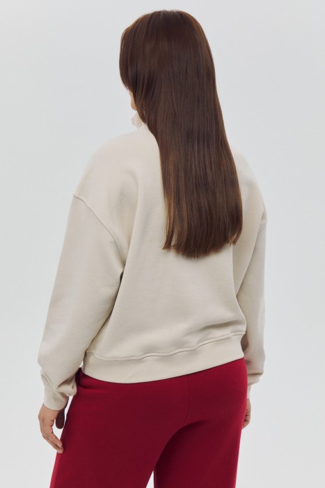 толстовка с вышивкой по цене 2030 руб вид справа