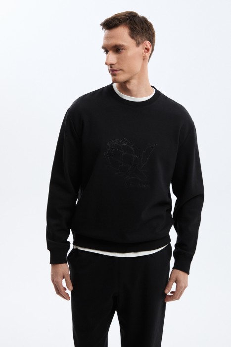 толстовка с вышивкой от бренда снежная королева вид слева