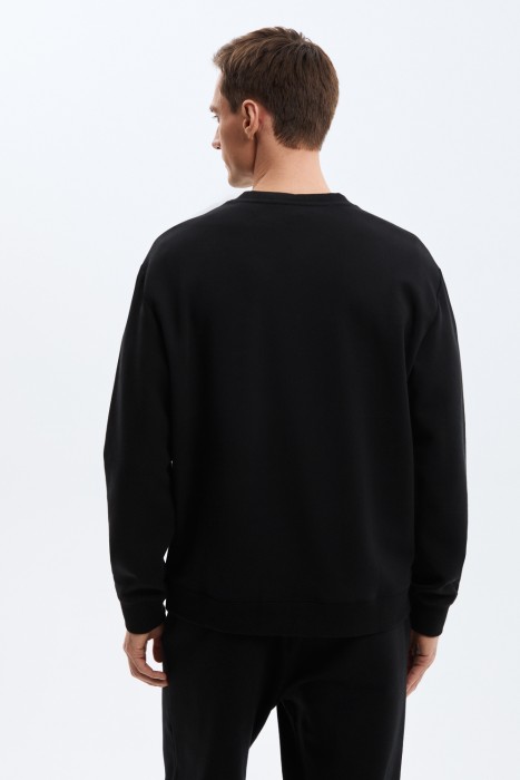 толстовка с вышивкой по цене 1620 руб вид справа