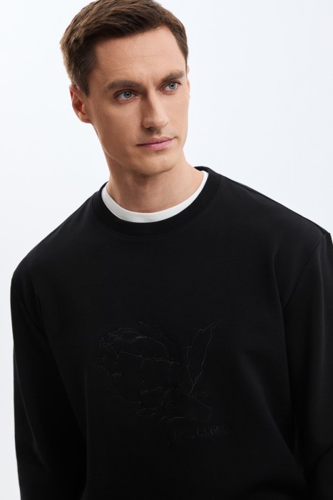 толстовка с вышивкой из россии вид сбоку