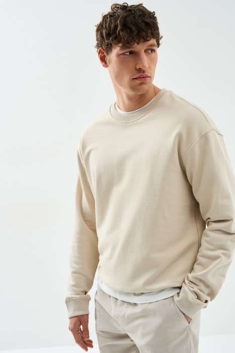 толстовка от бренда снежная королева вид слева