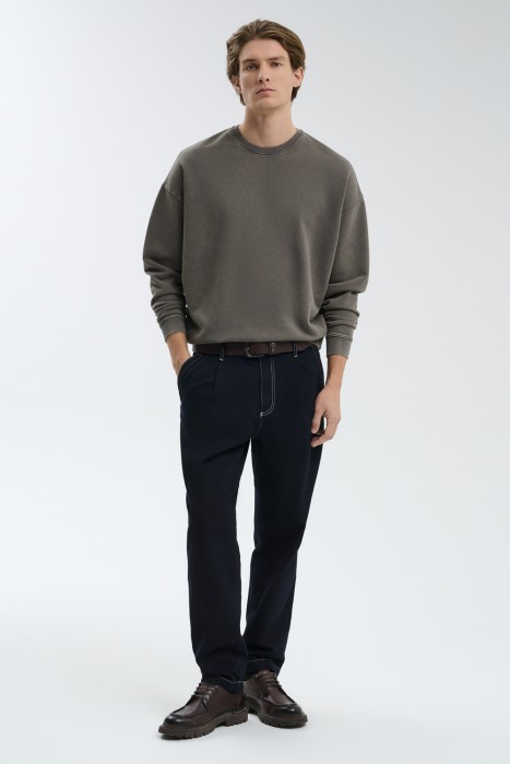 толстовка от бренда снежная королева вид слева