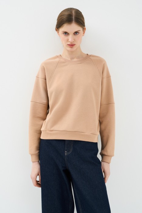 толстовка от бренда снежная королева вид слева