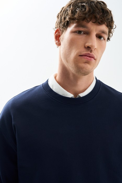 толстовка от бренда снежная королева вид слева