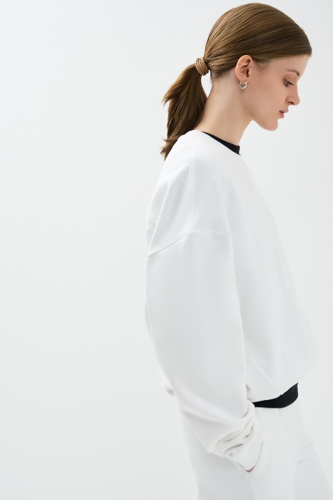 толстовка от бренда снежная королева вид слева