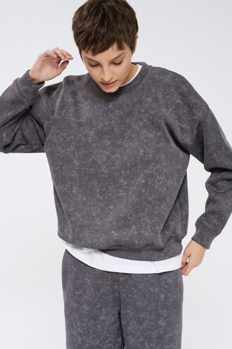 толстовка от бренда снежная королева вид слева